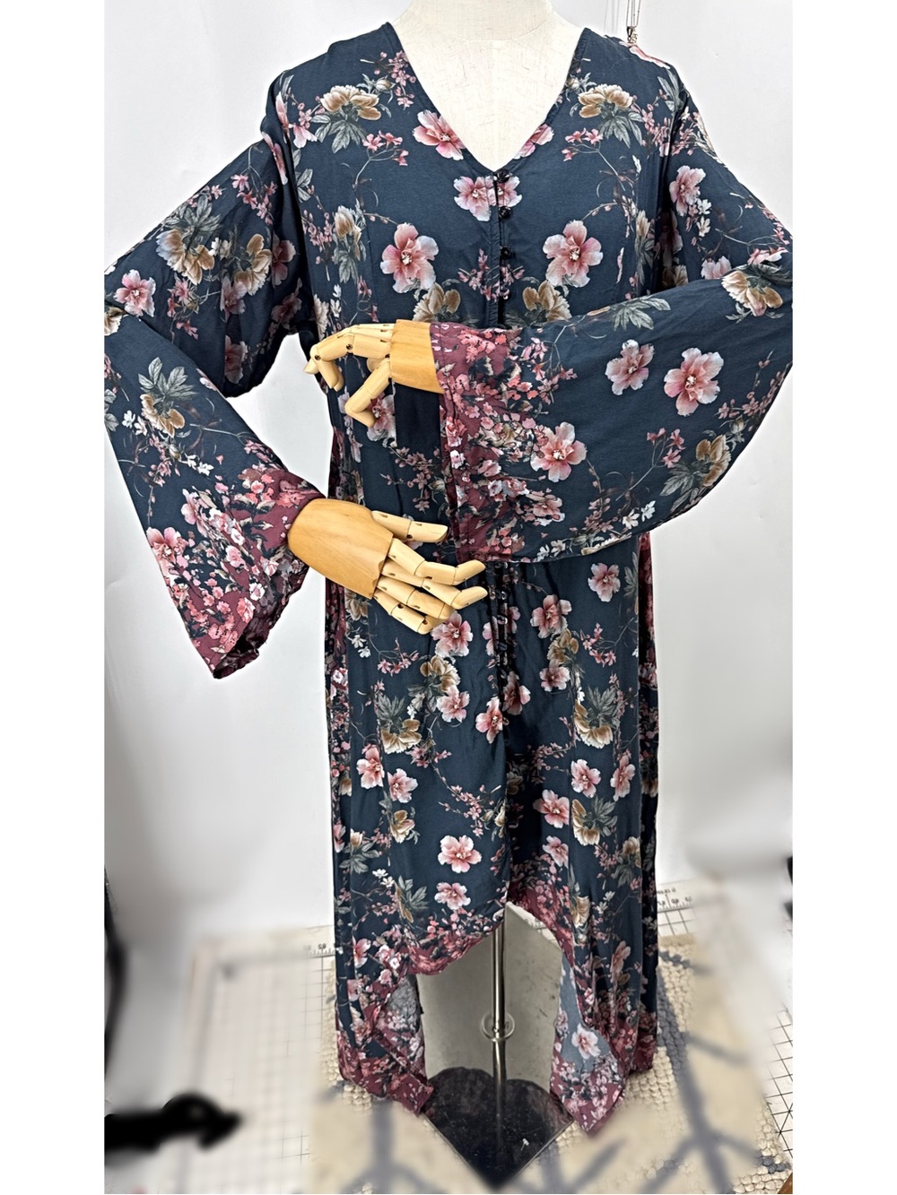 Tolani Collection Floral Asymmetric Hem Button-Front kimono Dress, L